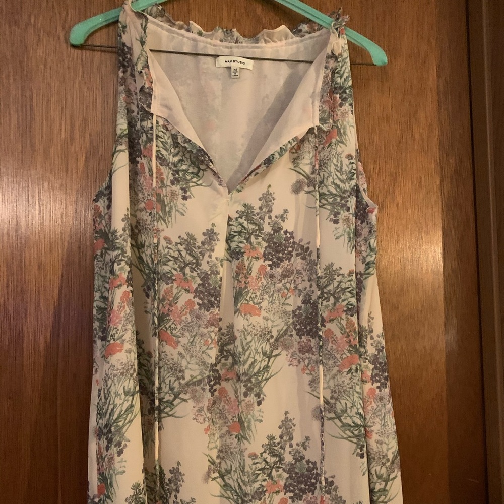 Max studio size medium sleeveless blouse